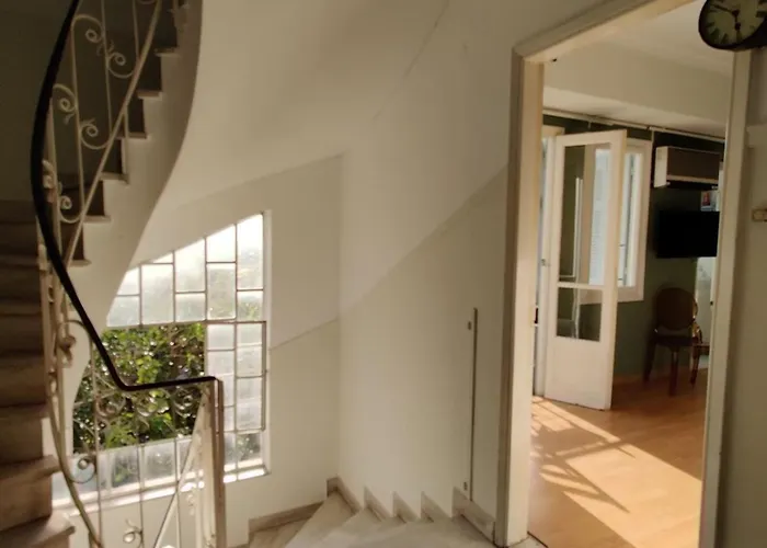 Cosy 1Br Apt With Balcony In Vibrant Exarcheia